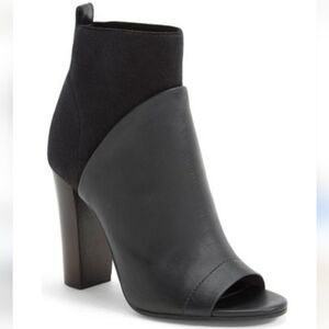 Vince Aren Open Toe Booties In Black Size 5.5M